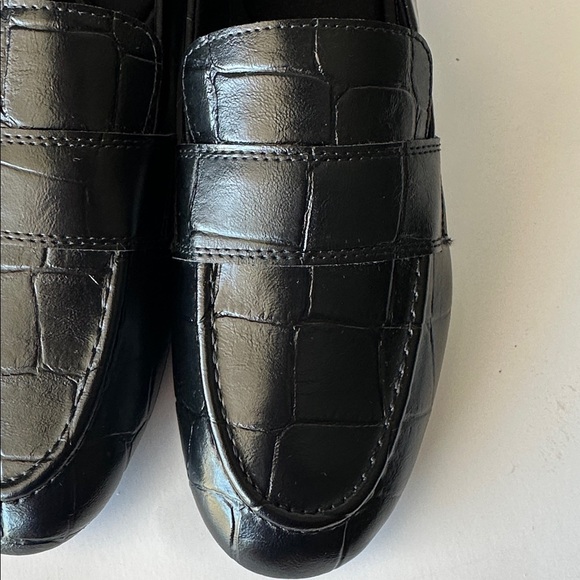 Zara Women’s Croc-Embossed Black Loafers - Picture 8 of 17